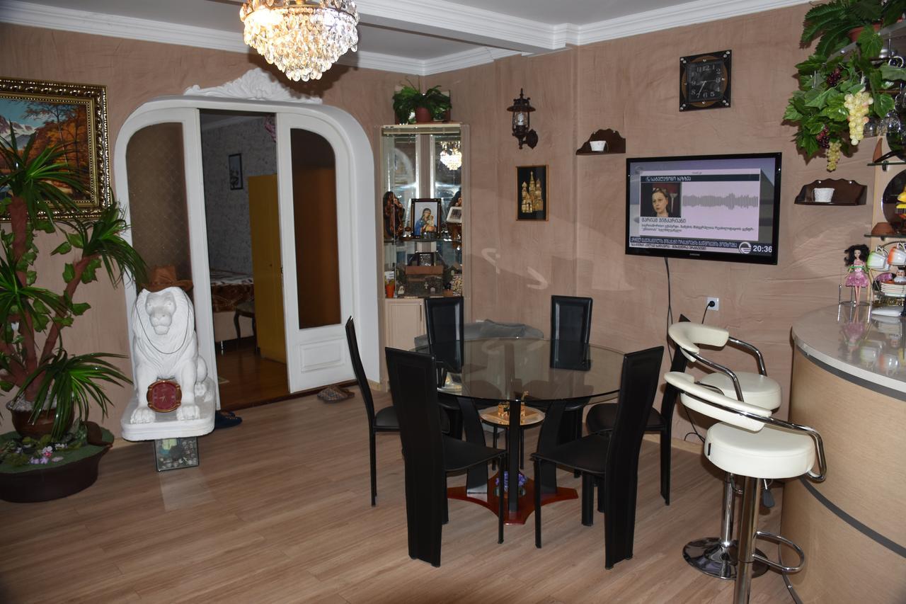 3 Room Flat In Tbilisi ภายนอก รูปภาพ